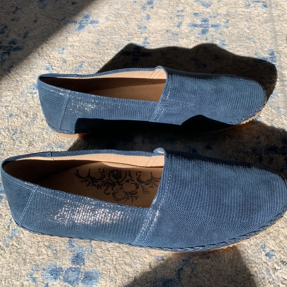 Aetrex navy loafers. Size 10. Like new! - Picture 5 of 10